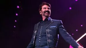 Alejandro Fernández donará ganancias de sus shows a afectados por inundaciones en Texas 