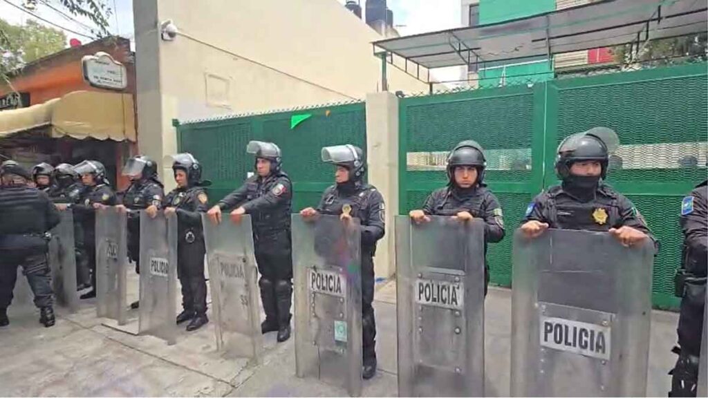 Arman búnker para proteger a "Lady racista"; hoy es su audiencia. Fuente: UnoTV