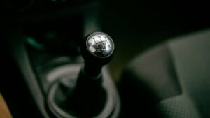 ¿Cómo hacer correctamente los cambios de velocidad en tu auto? Guía para principiantes