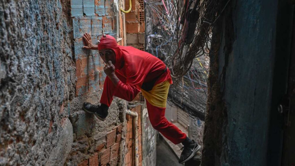 Chapulín Colorado captura narcomenudistas