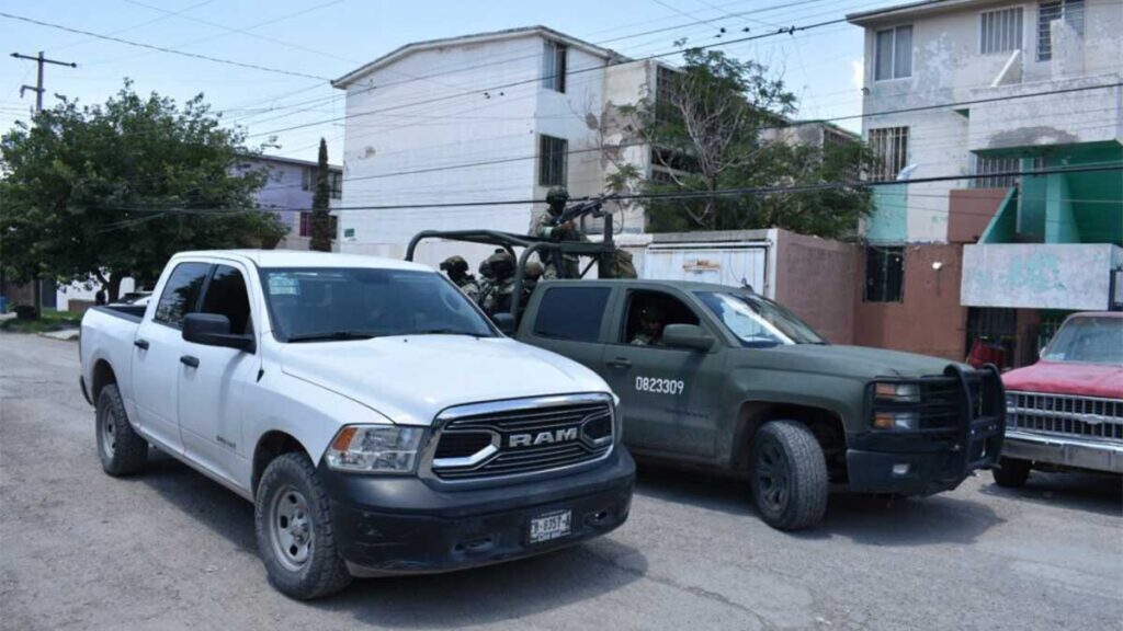 Autoridades catearon dos inmuebles.