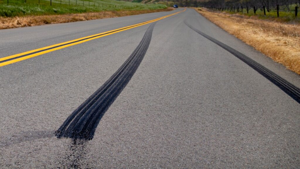 Choque en la autopista Siglo XXI deja 6 cortadores de aguacate muertos y 2 heridos