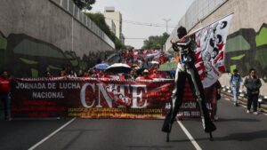 Sección 22 de la CNTE realiza megamovilización en Oaxaca