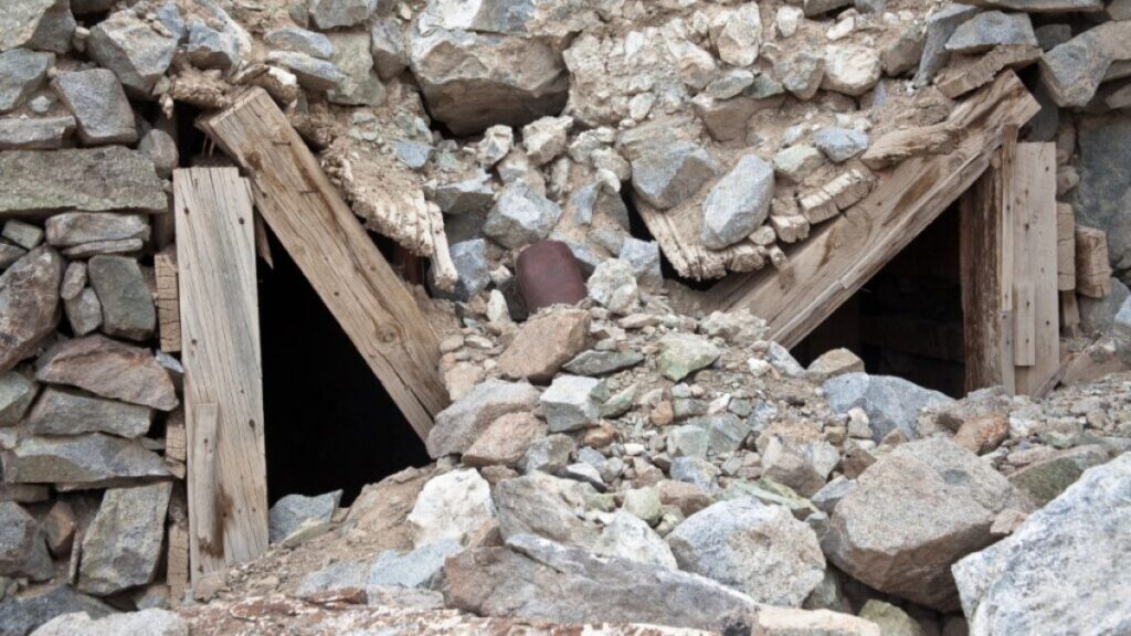 Se derrumba techo en escuela de India