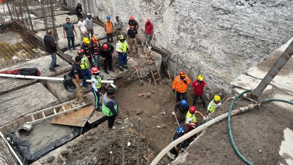 Deslizamiento de tierra en construcción deja un muerto y un herido en la GAM