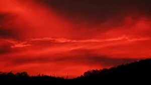 VIDEOS: cielo se pinta de rojo; impresionante atardecer sorprende en Venezuela