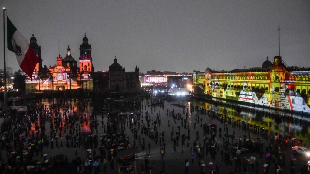 Estrenan espectáculo de lunes en el Zócalo de la CDMX por los 700 años de México-Tenochtitlan