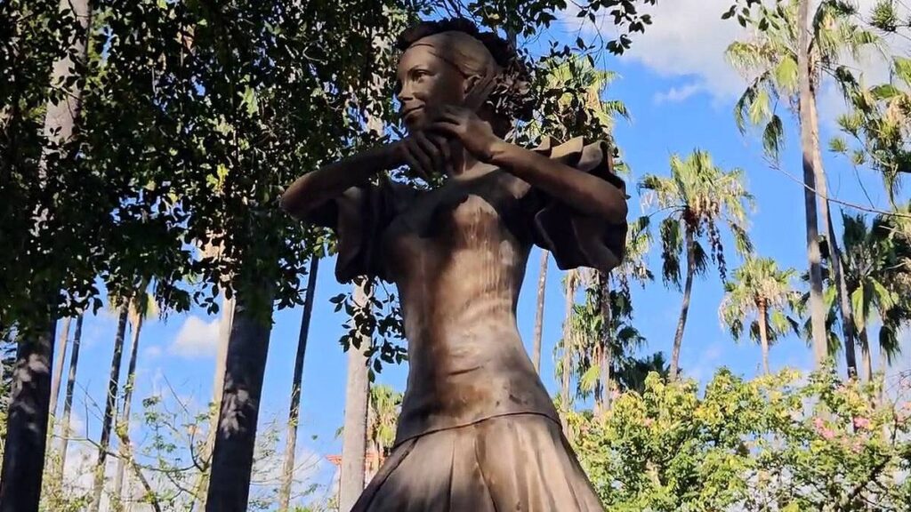 Escultura de Florinda Meza