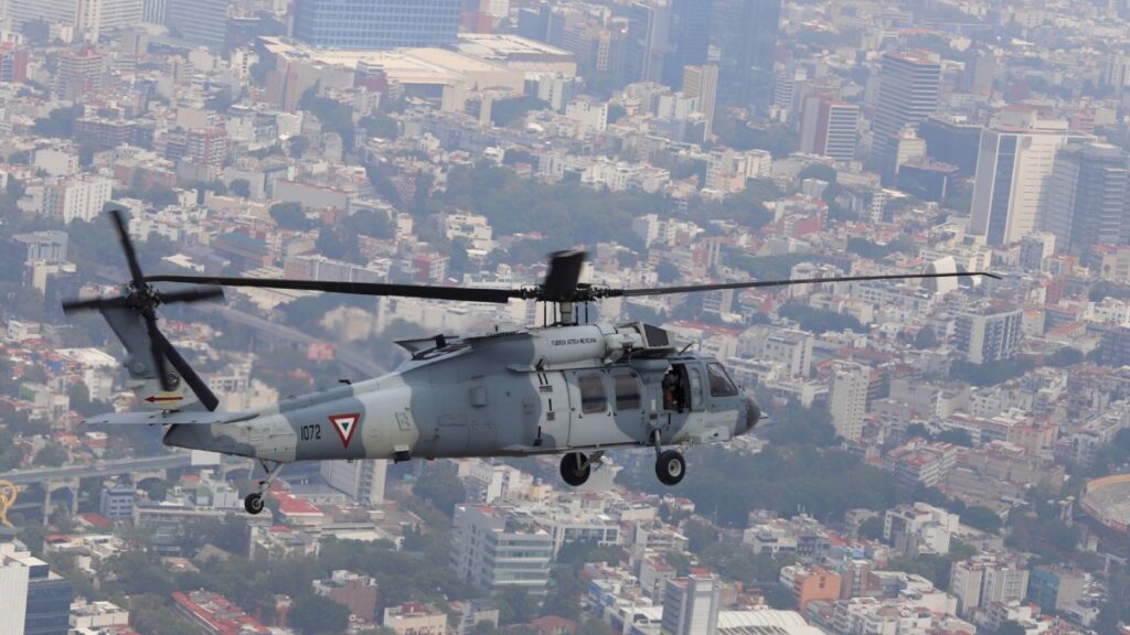 Fuerzas armadas disparan desde helicóptero durante balacera en Sinaloa