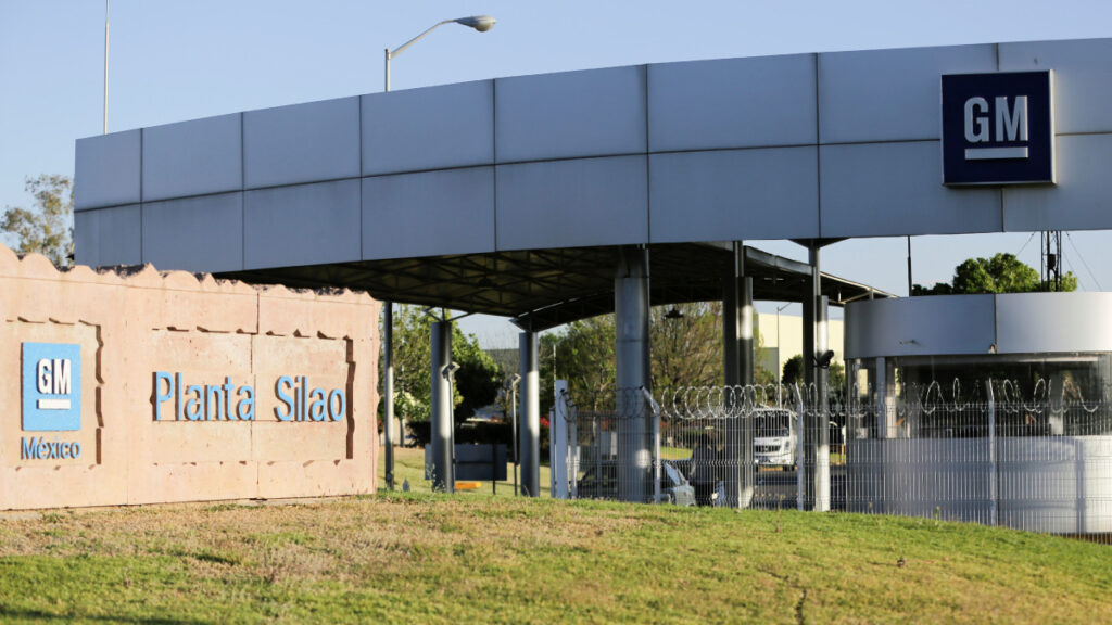 Detiene producción planta de camionetas de General Motors en México