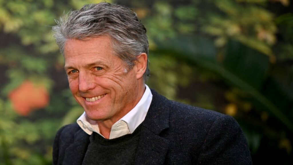 ¡Revés de Morfeo! Hugh Grant se queda dormido en Wimbledon y lo captan en video