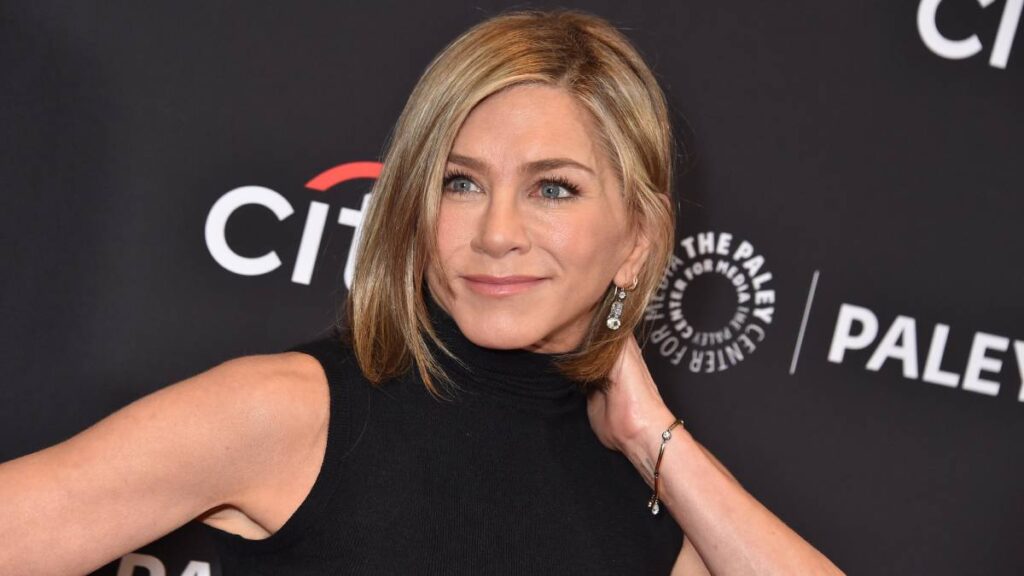 Usan IA sobre Jennifer Aniston para enamorar a británico y lo estafan; ve su historia