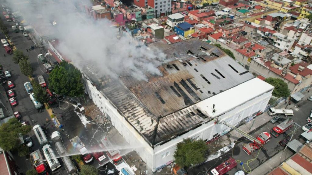 imagenes-del-incendio-en-bodega-en-la-colonia-morelos-desalojan-a-50-personas