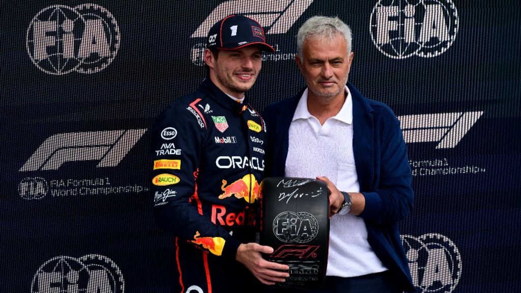 Max Verstappen logra la "pole" en Silverstone por delante de los McLaren