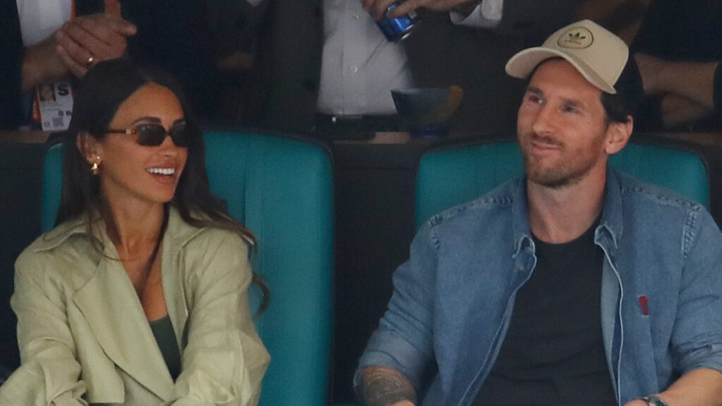 Lionel Messi y su esposa aparecen en la "kiss cam" de Coldplay: ¿se escondieron?