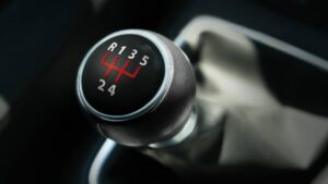 Cuida el motor del auto: éstas son las velocidades en las que deben hacerse los cambios