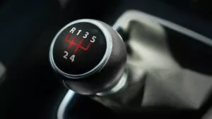 Cuida el motor del auto: éstas son las velocidades en las que deben hacerse los cambios