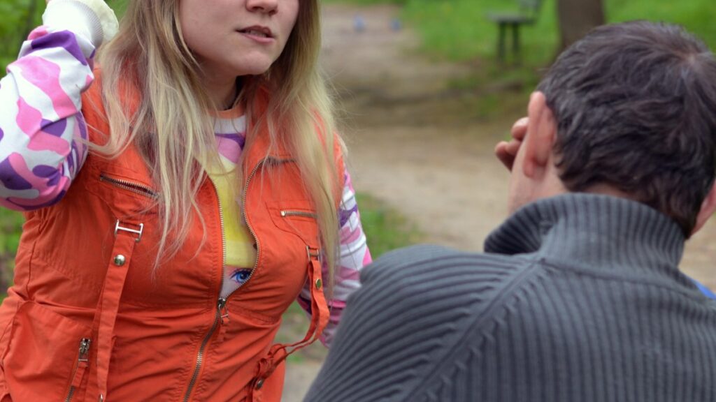 Mujer reclama a turista extranjero por orinar en el Bosque de Chapultepec