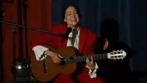 Natalia Lafourcade canta ante la Virgen de Guadalupe en el Museo del Prado