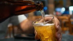 Aparece Lady Chelas en Tampico: se robó un six y atacó a cajera