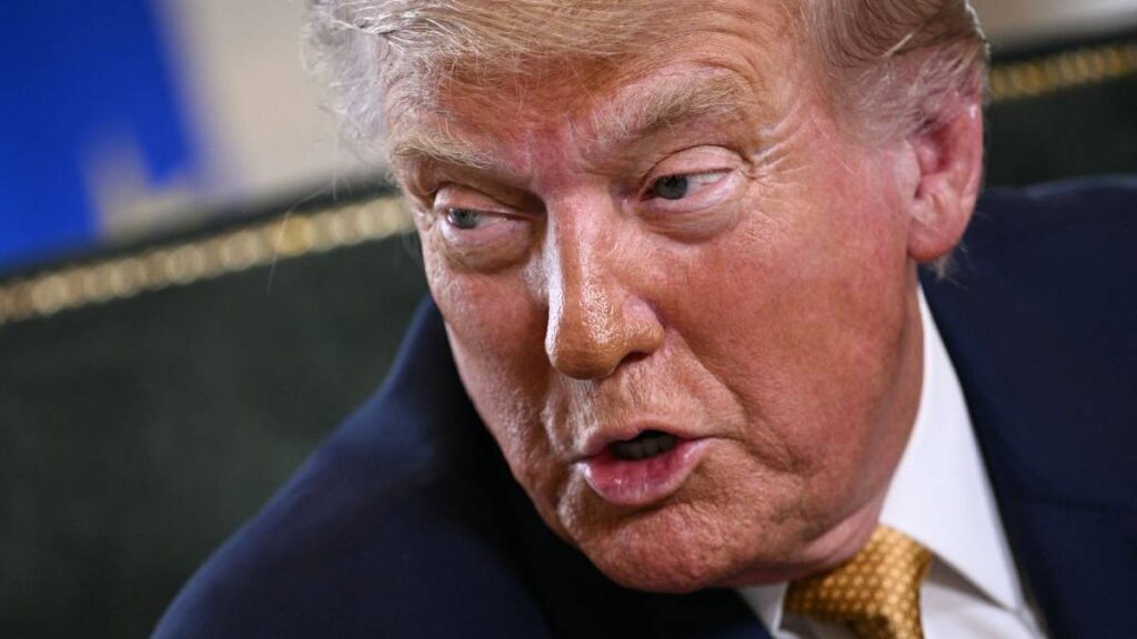 El periodista reflexiona sobre las consecuencias del gobierno de Donald Trump para México y el mundo, citando al periodista de Financial Times, Edward Luce: "Trump desató fuerzas incontenibles"