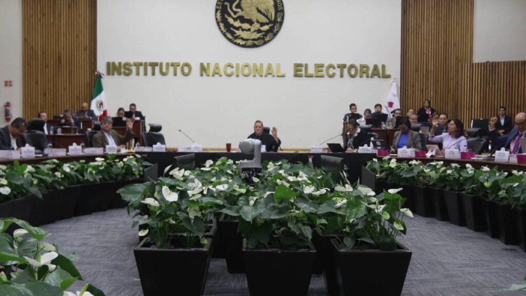 INE multará a ganadores de elección judicial por aparecer en “acordeones”, pero no les retirará el triunfo del 1 de junio.