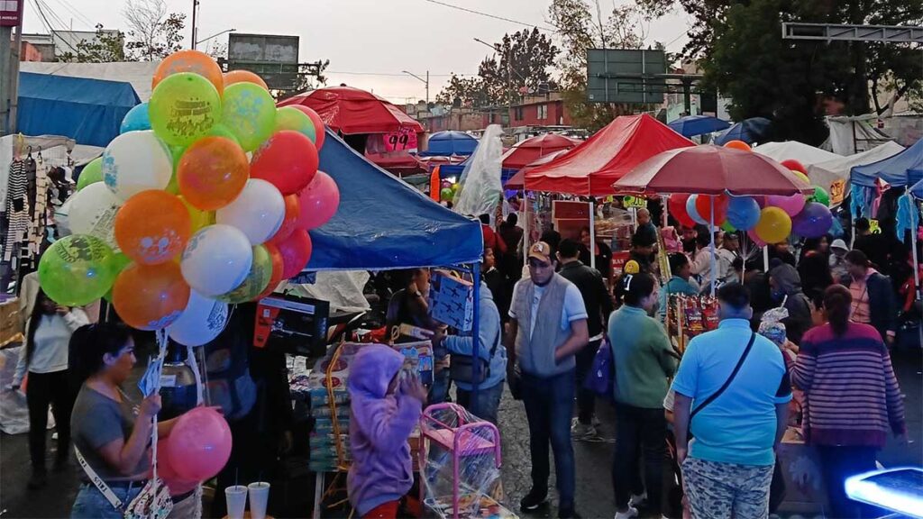 En la CDMX hay tiangus que venden ropa de paca.