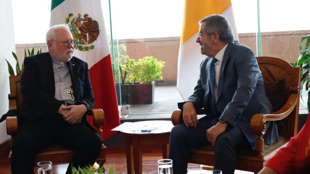 Se reúne Juan Ramón de la Fuente con su homólogo del Vaticano, Paul R. Gallagher