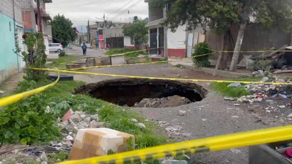 Socavón en el Estado de México.