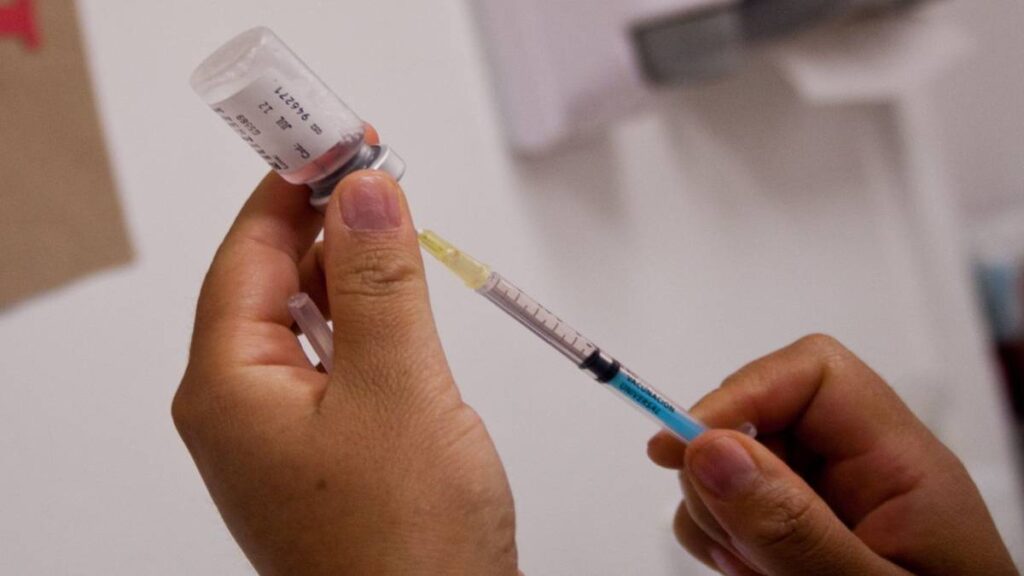 ¿Tienes más de 40 años? Amplían edad de vacunación contra el sarampión, suben a 3 mil 48 casos en México