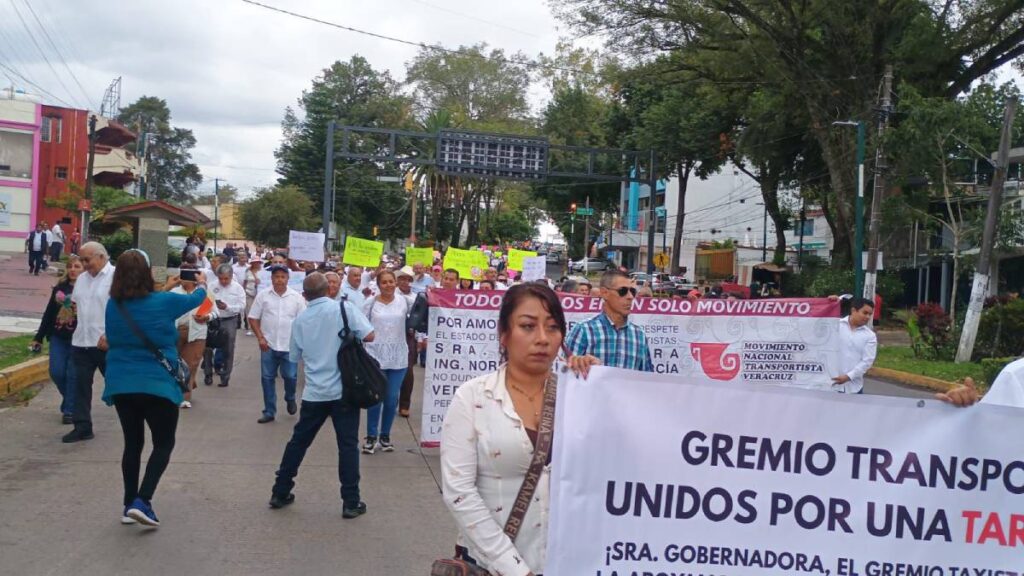 taxistas-de-veracruz-protestan-por-ajuste-de-tarifa-afirman-que-no-les-queda-ganancia