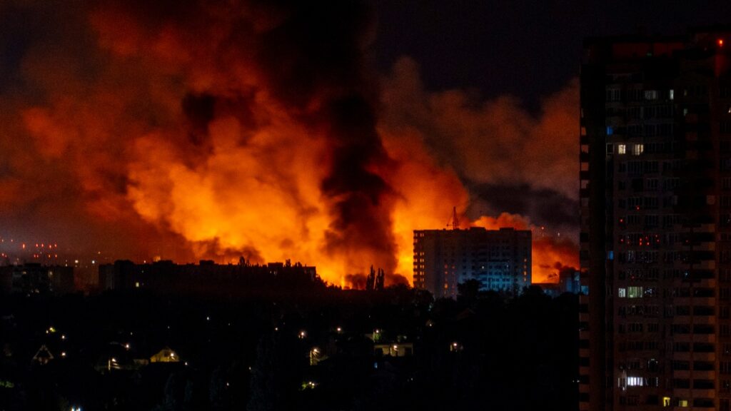Tras llamada con Trump, Putin lanza su mayor bombardeo hasta ahora contra Ucrania