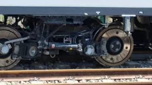 Motociclista se salva de milagro tras quedar frente a frente con tren en Acaponeta