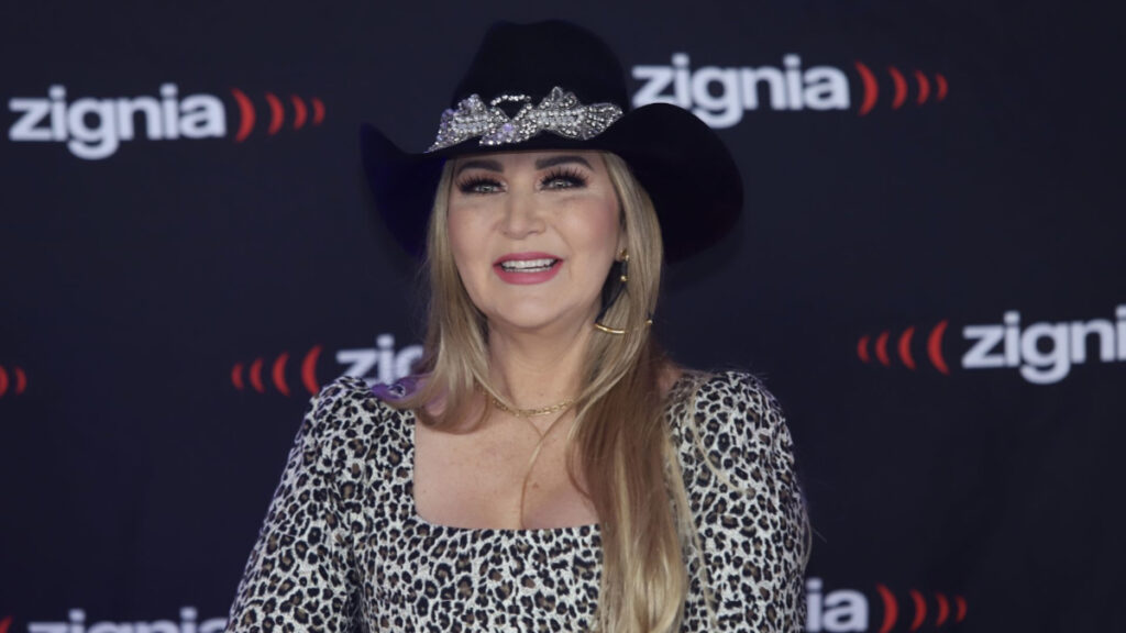 Alicia Villarreal confirma que estrena romance con influencer