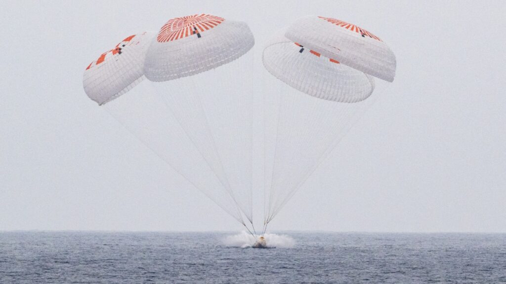 Astronautas vuelven a la Tierra tras casi 5 meses en la Estación Espacial Internacional