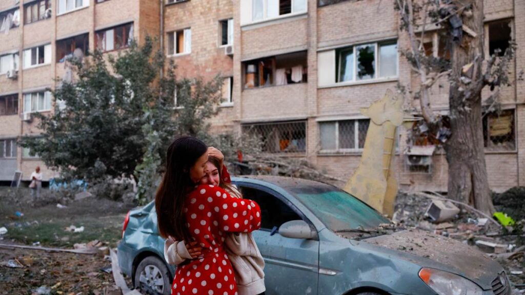 Ataque masivo ruso deja 15 muertos en Kiev y socava esfuerzos de paz