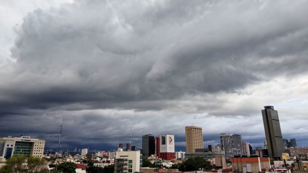 CDMX con alerta triple por lluvias, y otros 4 estados con afectaciones