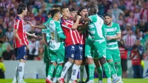 Chivas desperdicia un penal y sufre su segunda derrota del torneo en la visita a Santos