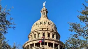 Texas aprueba mapa electoral que favorece a republicanos