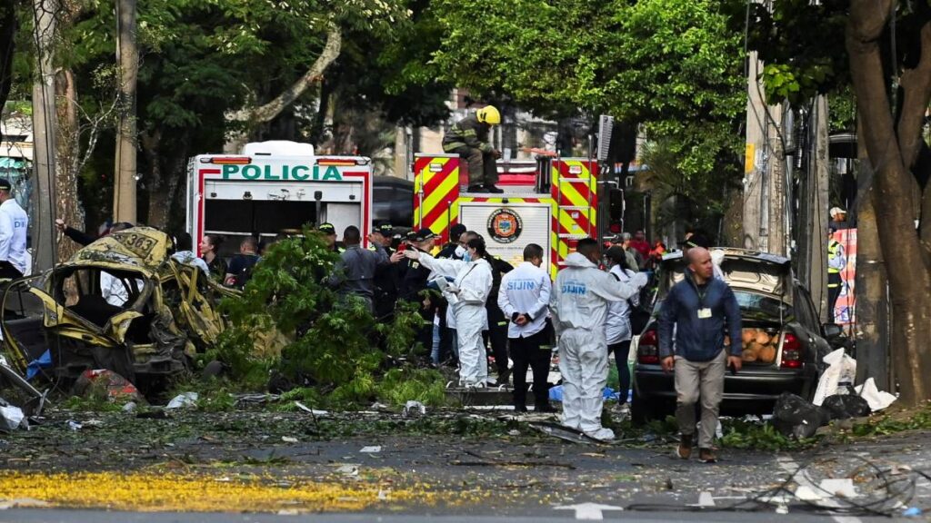 Suman 18 muertos tras ataques con camión bomba y drones en Colombia