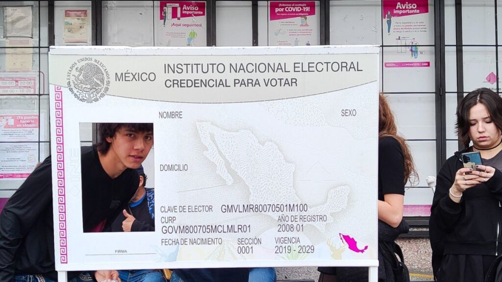 INE aprueba nuevo modelo de credencial para votar