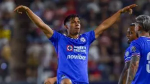 Cruz Azul derrota al Atlético de San Luis en su regreso a la Liga MX