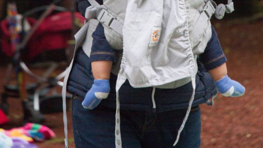 Investigan posible red de adopciones ilícitas