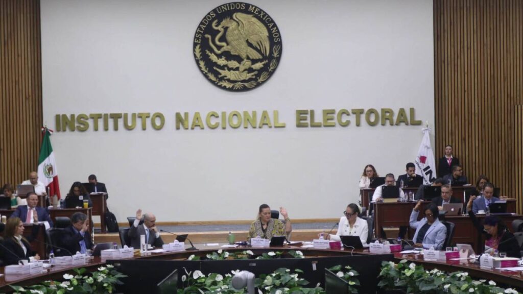 Reforma electoral busca debilitar al INE: Döring