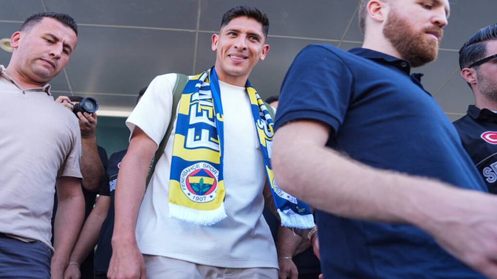 Edson Álvarez se queda sin técnico en Fenerbahçe: despiden a José Mourinho