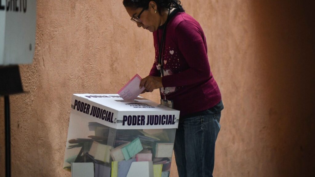 Exconsejeros y exmagistrados llaman al diálogo nacional en reforma electoral