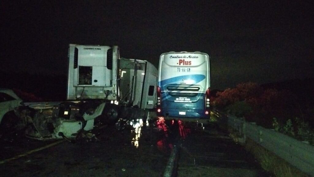 la víctima mortal quedó prensada dentro de su vehículo