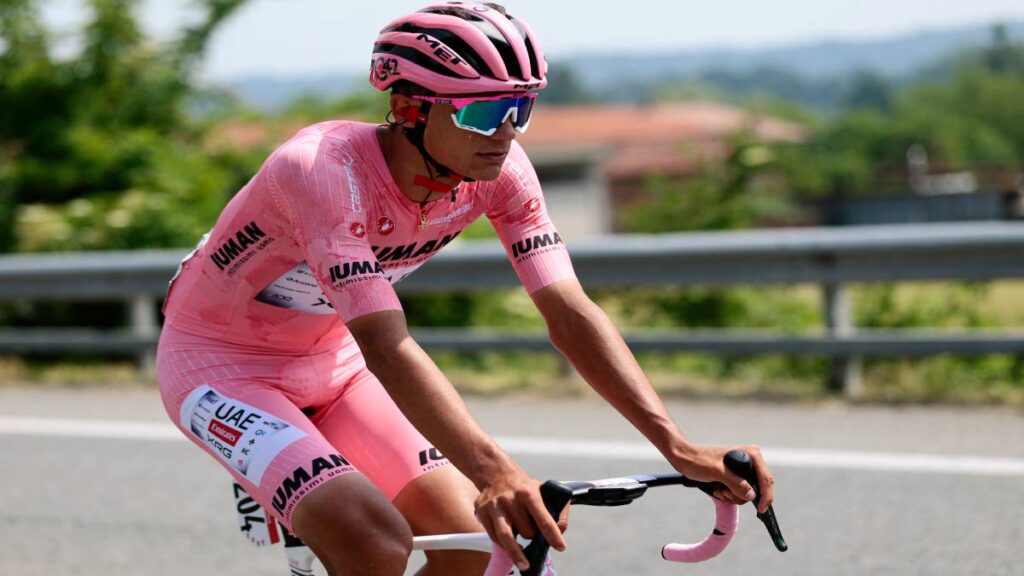 Isaac del Toro queda en el sitio 19 en la Vuelta a Burgos, pero sigue tercero en la clasificación