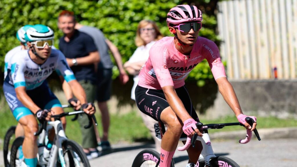 Isaac del Toro sufre una caída en la Vuelta a Burgos 2025