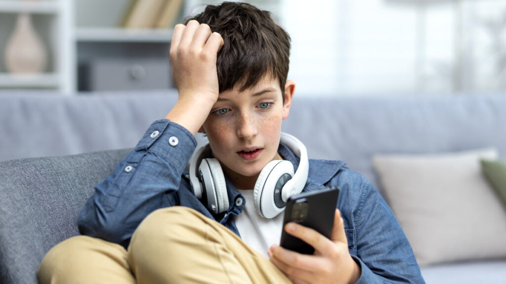 ¿Cómo protegerte a ti y a tus hijos de las llamadas cruzadas?